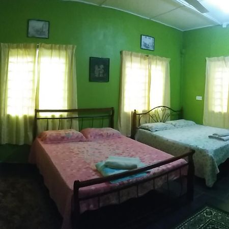 Dhia Irdina Homestay Paya Rewak Kültér fotó