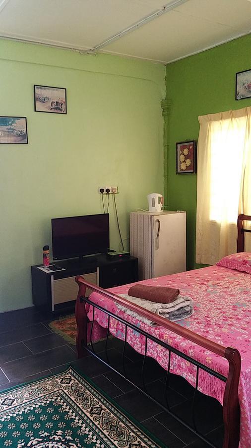 Dhia Irdina Homestay Paya Rewak Kültér fotó
